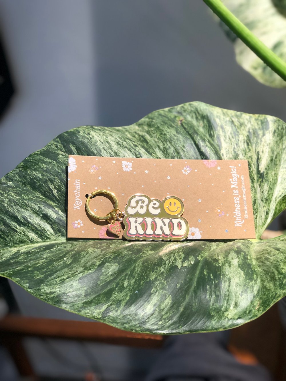 Be kind smiley keychain