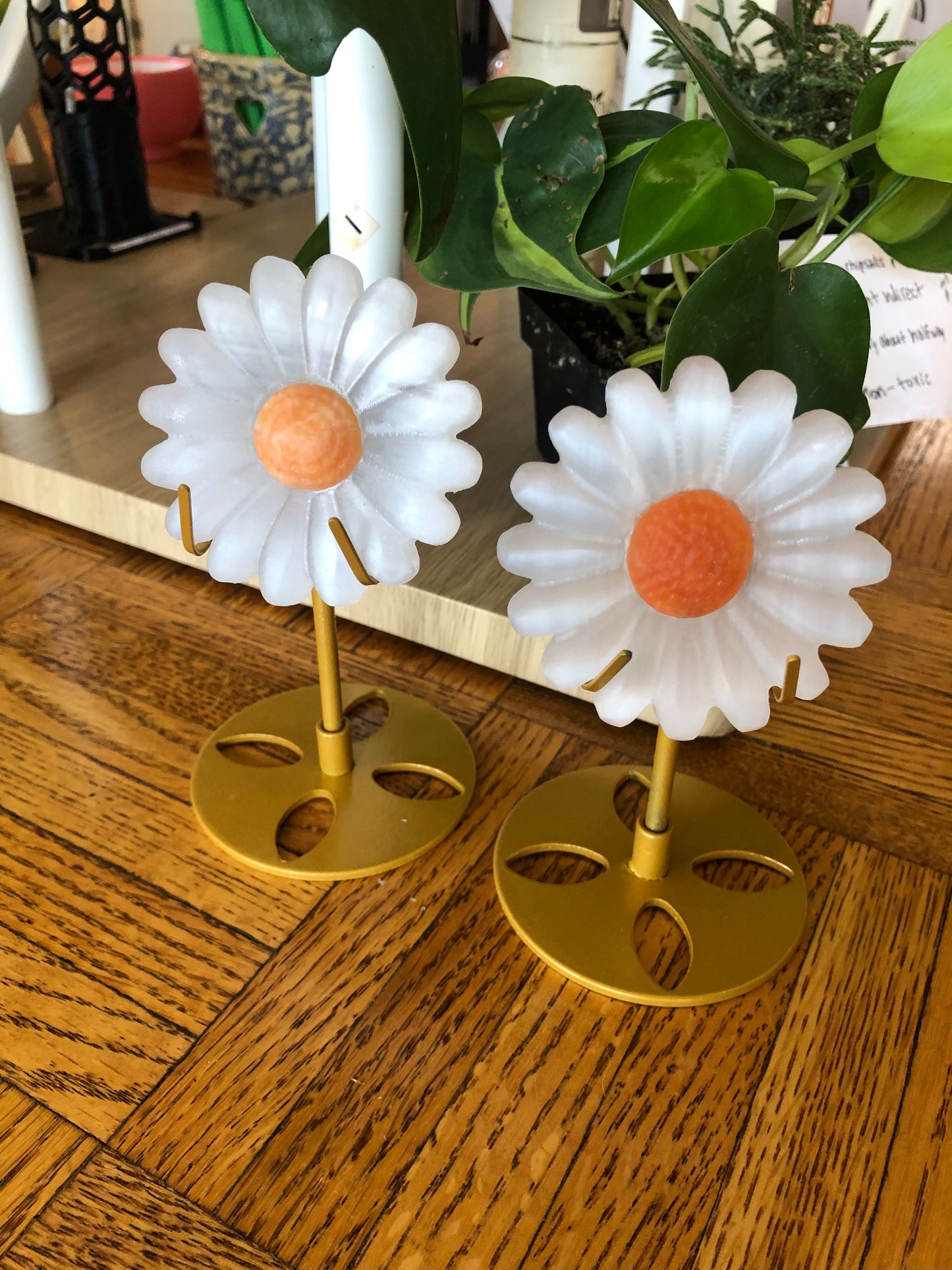 Selenite daisies with stand