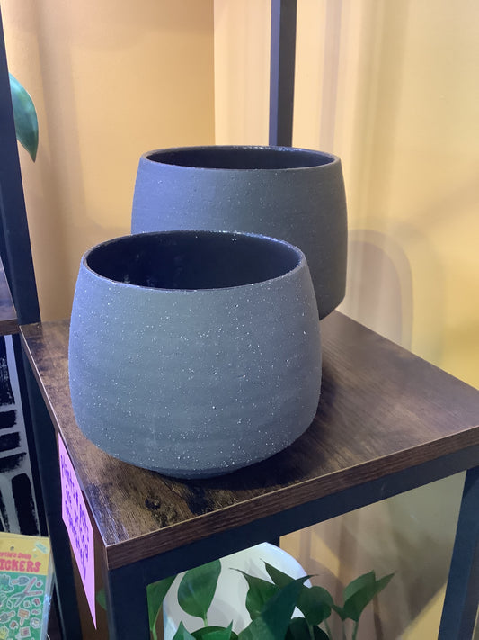 Tapered/textured cache pots